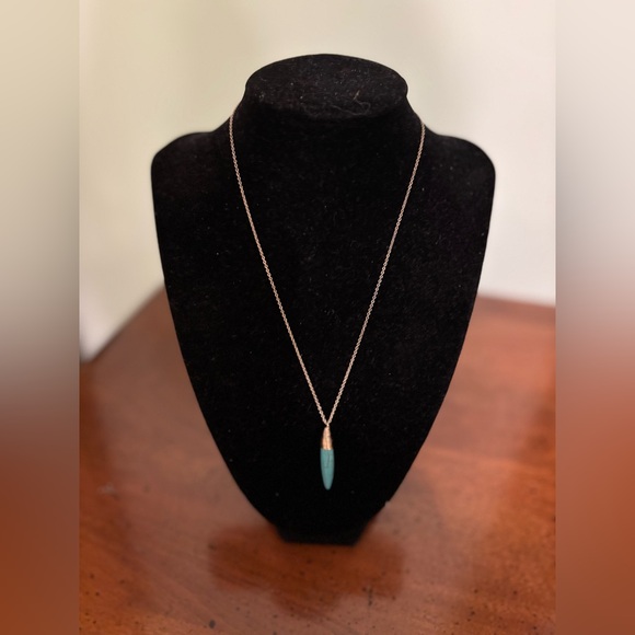 Elegant Gold and Turquoise Pendant Necklace - Picture 4 of 4